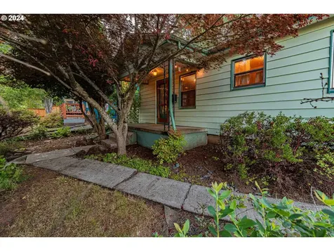 7723 SE Clay Street Portland OR 97215