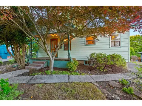 7723 SE Clay Street Portland OR 97215