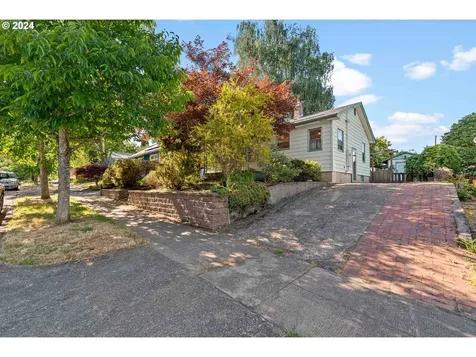 7723 SE Clay Street Portland OR 97215