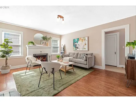 7723 SE Clay Street Portland OR 97215