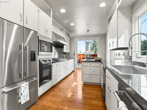 2515 Sw Saint Helens Court Portland OR 97201