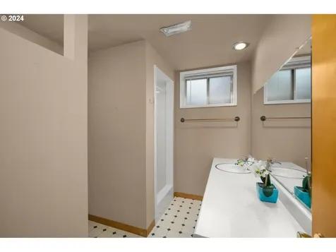 1425 NW 122nd Avenue Portland OR 97229