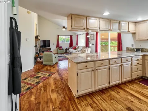1114 Fernwood Court NW Salem OR 97304