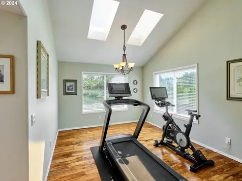 1114 Fernwood Court NW Salem OR 97304