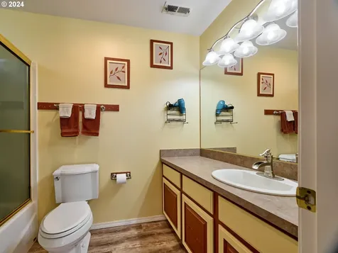 1114 Fernwood Court NW Salem OR 97304