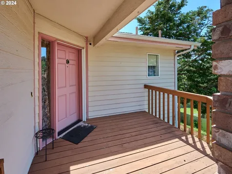 1114 Fernwood Court NW Salem OR 97304