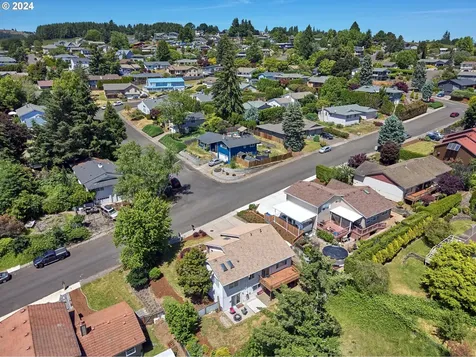 1114 Fernwood Court NW Salem OR 97304