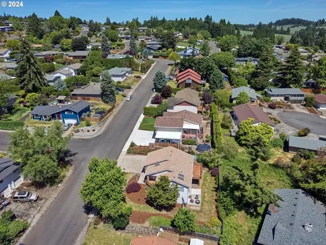 1114 Fernwood Court NW Salem OR 97304