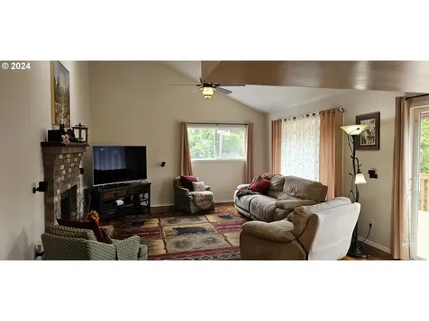 1114 Fernwood Court NW Salem OR 97304