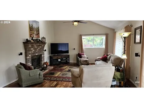 1114 Fernwood Court NW Salem OR 97304