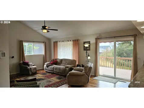 1114 Fernwood Court NW Salem OR 97304