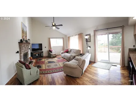 1114 Fernwood Court NW Salem OR 97304