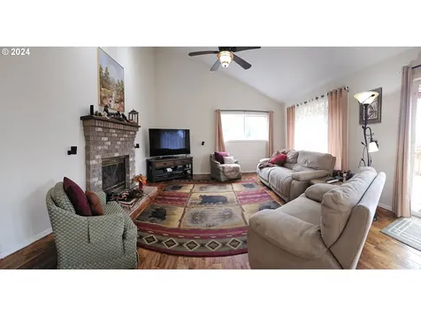 1114 Fernwood Court NW Salem OR 97304