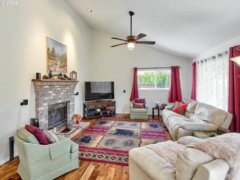 1114 Fernwood Court NW Salem OR 97304