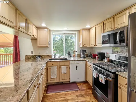 1114 Fernwood Court NW Salem OR 97304