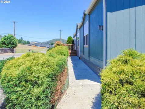 461 Se Tokay Street Winston OR 97496