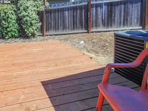461 Se Tokay Street Winston OR 97496