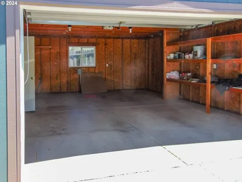 461 Se Tokay Street Winston OR 97496