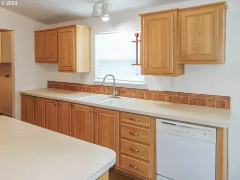 461 Se Tokay Street Winston OR 97496