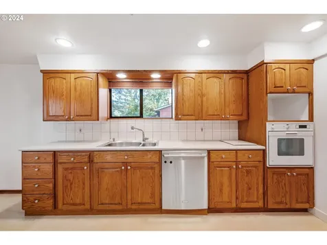 753 SE 141st Avenue Portland OR 97233