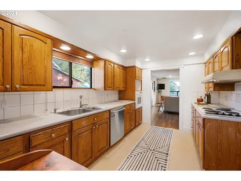 753 SE 141st Avenue Portland OR 97233