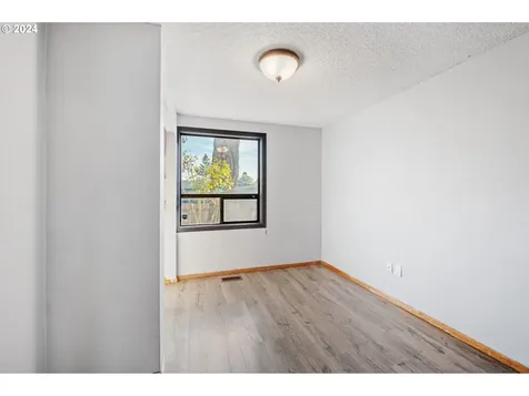 753 SE 141st Avenue Portland OR 97233