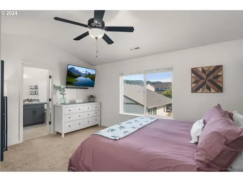 320 W Dixon Drive Newberg OR 97132