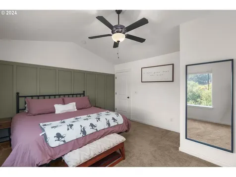 320 W Dixon Drive Newberg OR 97132