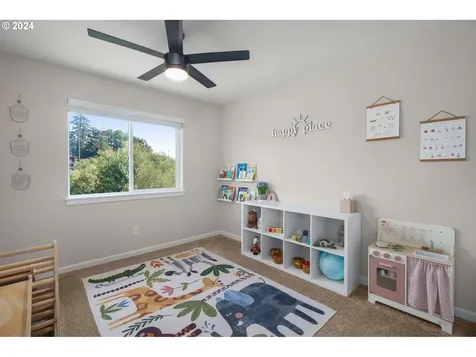 320 W Dixon Drive Newberg OR 97132