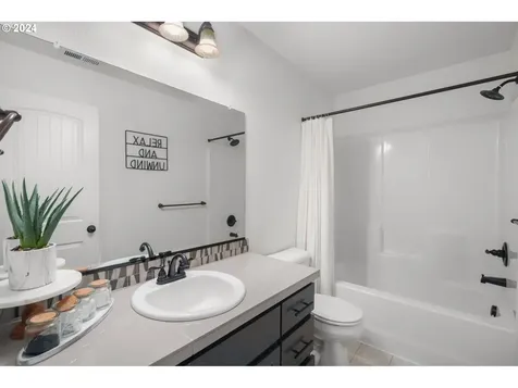 320 W Dixon Drive Newberg OR 97132