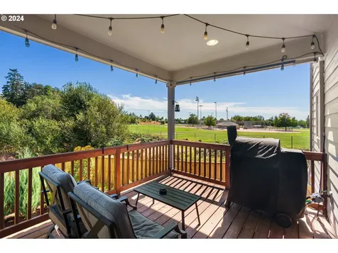 320 W Dixon Drive Newberg OR 97132