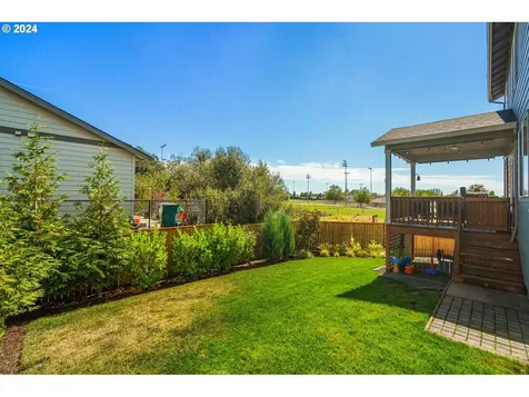 320 W Dixon Drive Newberg OR 97132
