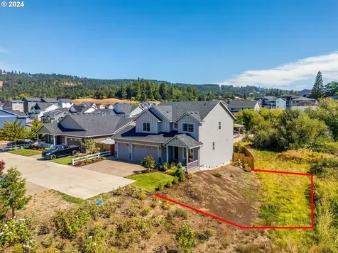 320 W Dixon Drive Newberg OR 97132