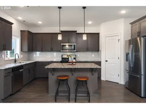 320 W Dixon Drive Newberg OR 97132