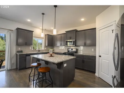320 W Dixon Drive Newberg OR 97132