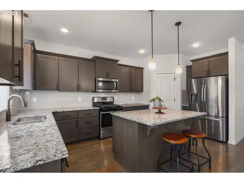 320 W Dixon Drive Newberg OR 97132