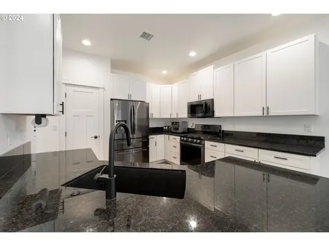 1935 Cleveland Street North Bend OR 97459
