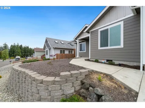 1935 Cleveland Street North Bend OR 97459