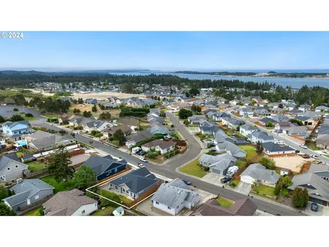 1935 Cleveland Street North Bend OR 97459