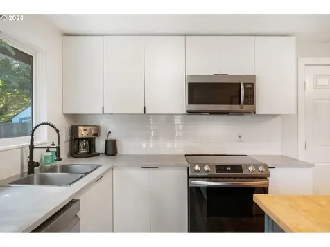 8910 N Endicott Avenue Portland OR 97217