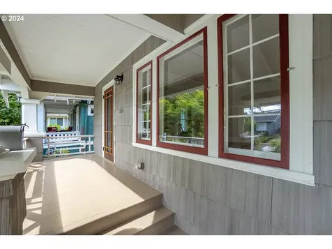 1715 Se 46th Avenue Portland OR 97215