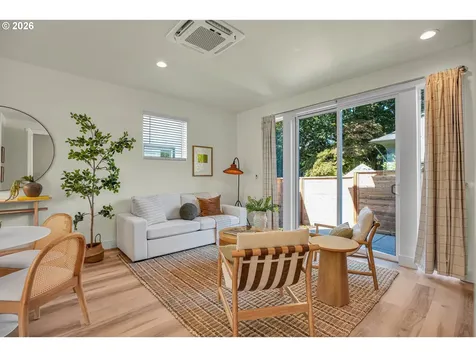 8428 E Burnside Street Portland OR 97216