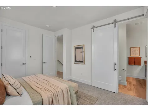 8428 E Burnside Street Portland OR 97216