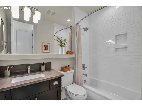 8428 E Burnside Street Portland OR 97216