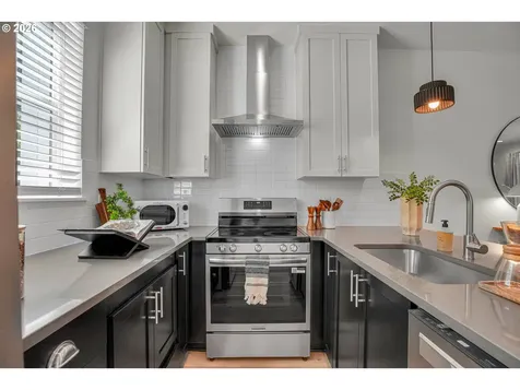 8428 E Burnside Street Portland OR 97216