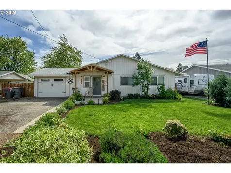 206 N 6th Street Carlton OR 97111