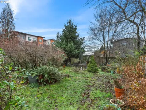 1815 SE 51st Avenue Portland OR 97215