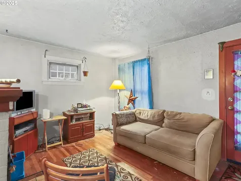 1815 SE 51st Avenue Portland OR 97215