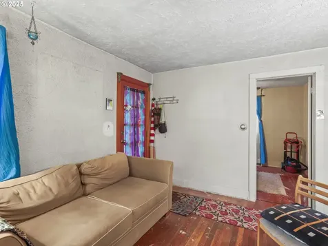 1815 SE 51st Avenue Portland OR 97215
