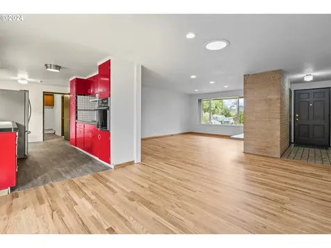 4910 SW Vesta Street Portland OR 97219